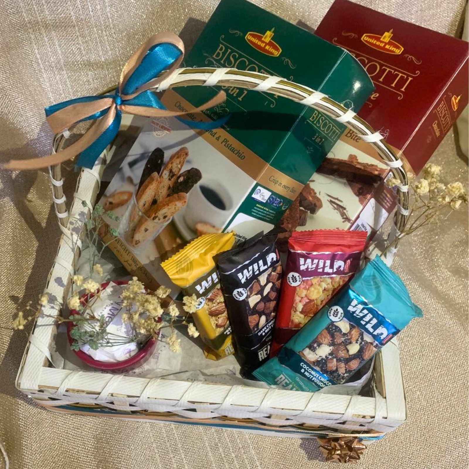 Biscotti Crunch Affair Basket
